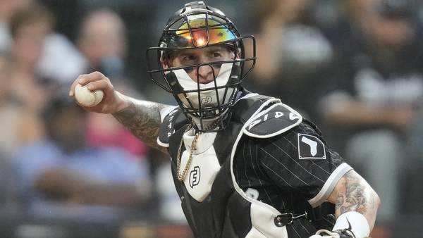 Pirates sign catcher, left-handed pitcher to 1-year deals 