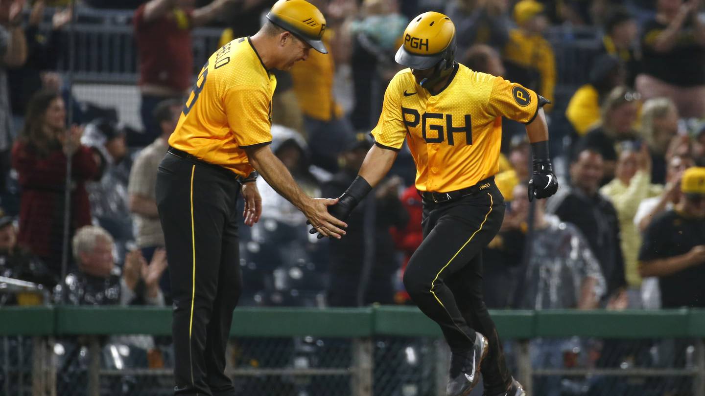 Pirates bring back yellow-black uniforms from the 70s