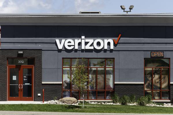 Verizon joins AT&T in boosting wireless prices, citing inflation