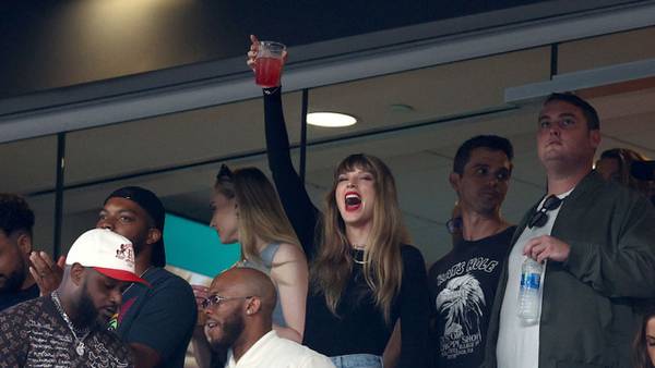 Photos: Taylor Swift attends Chiefs-Jets game