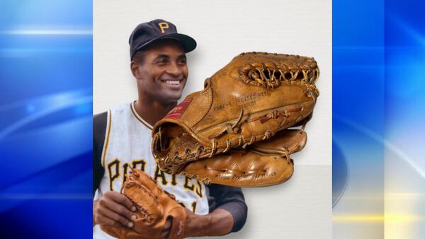 Roberto Clemente’s 1962 Pittsburgh Pirates game-used glove up for auction