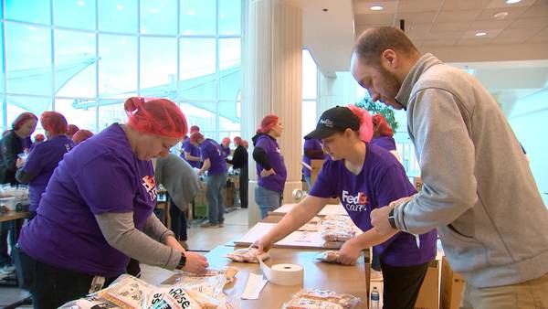 FedEx employees package 40,000 meals to feed those in need around the world 