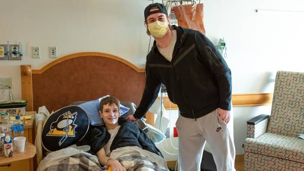 PHOTOS: Kenny Pickett visits UPMC Children’s Hospital of Pittsburgh