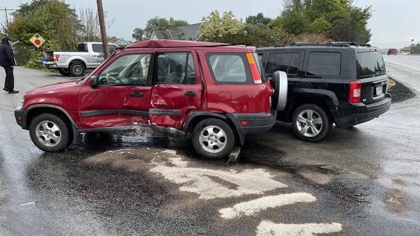 1 person hurt in car crash in Rostraver Township
