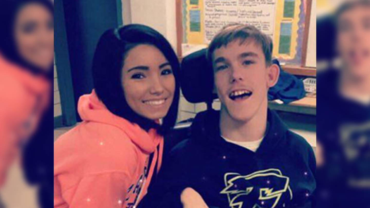 Teen With Cerebral Palsy Surprises Best Friend With Heartwarming Prom Posal Wpxi 6756