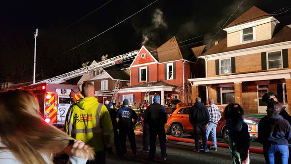 8 people, including several young children, displaced by New Kensington fire