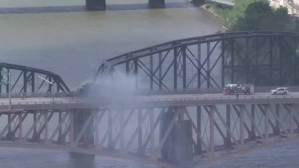 Liberty Bridge reopens after being closed for nearly 4 hours due to garbage truck fire