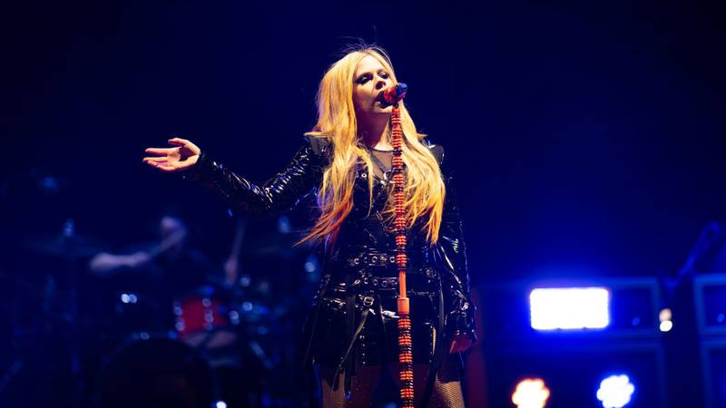 Avril Lavigne on stage
