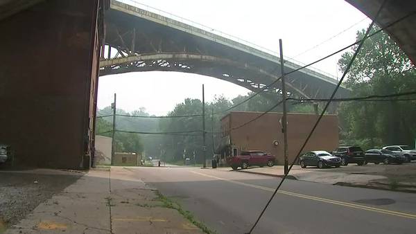 Debris continues to fall off Pittsburgh bridge despite city installing netting