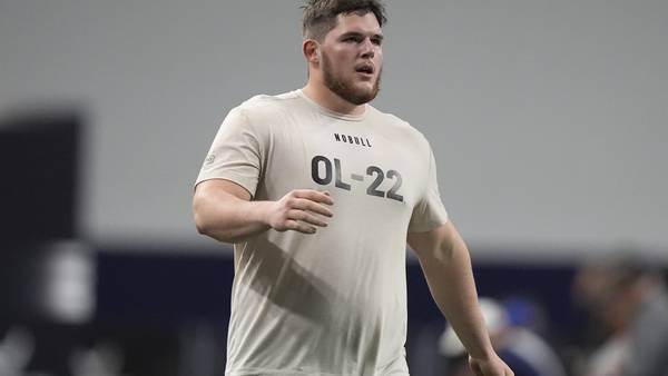 Steelers assistant offensive line coach watches Zach Frazier at Pro Day