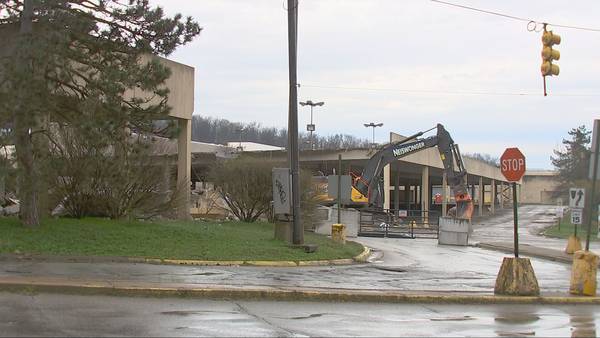 2 people arrested for trespassing at Century III Mall as demolition crews were working, police say