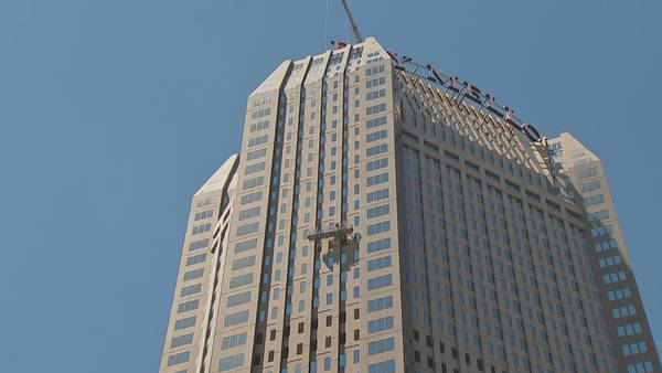 PHOTOS: People rescued from scaffolding stuck on side of Downtown Pittsburgh skyscraper