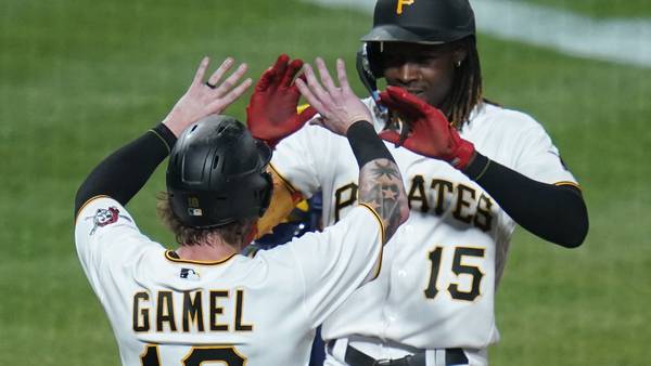 Reynolds’ leadoff HR in 9th powers Pirates past Brewers 8-7 