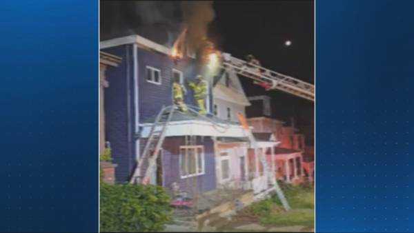 2 hurt in Avalon house fire