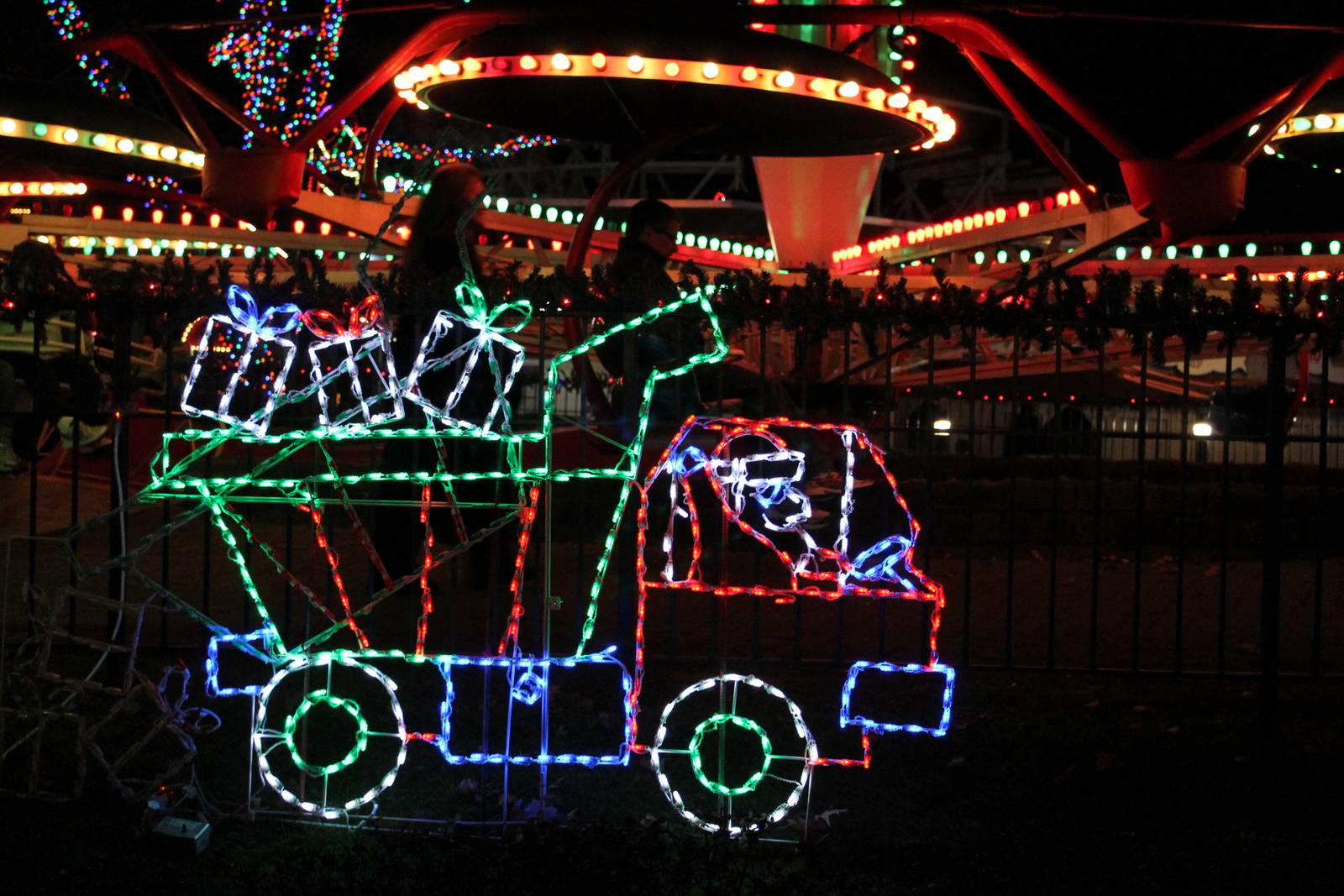 Kennywood Park extending Holiday Lights hours for final week of season