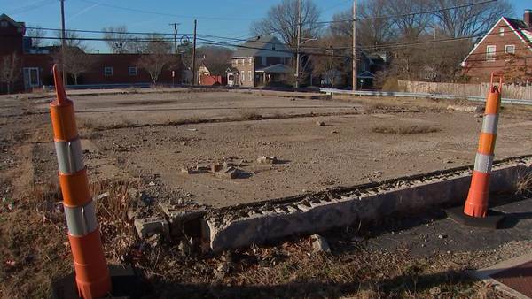 ‘A spot that could be a lot prettier’: Oakmont residents react to ongoing plans for parking lot
