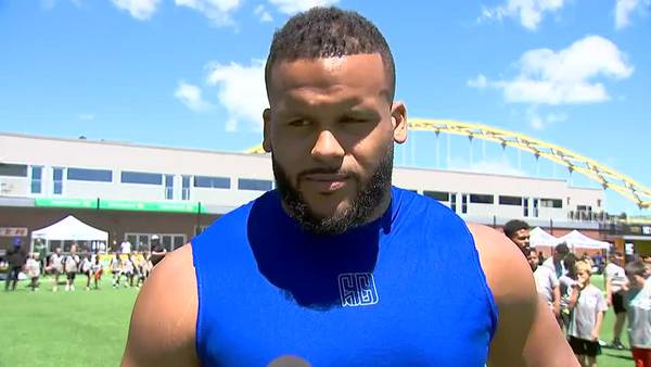 Aaron Donald holds training camp for youth football players in Pittsburgh