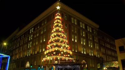 Holiday festivities begin in Pittsburgh on Light Up Night