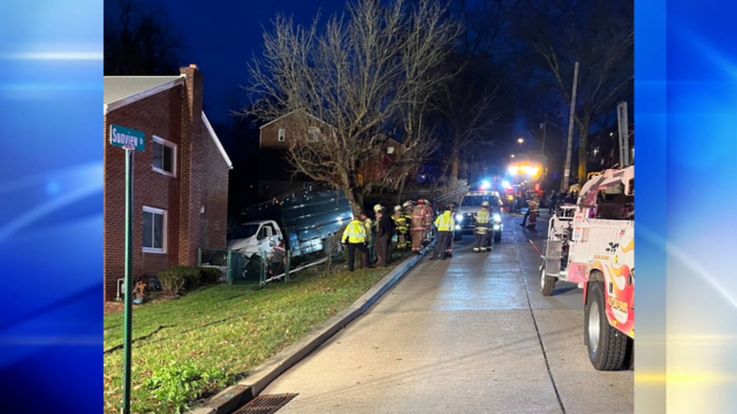 Truck crashes into Brentwood home – WPXI