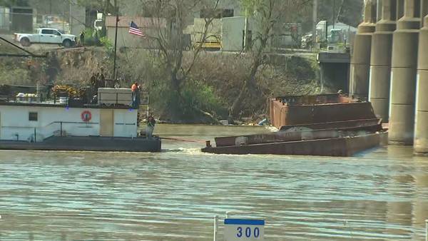 Crews start removing loose barges from Ohio River; part of waterway remains closed to traffic