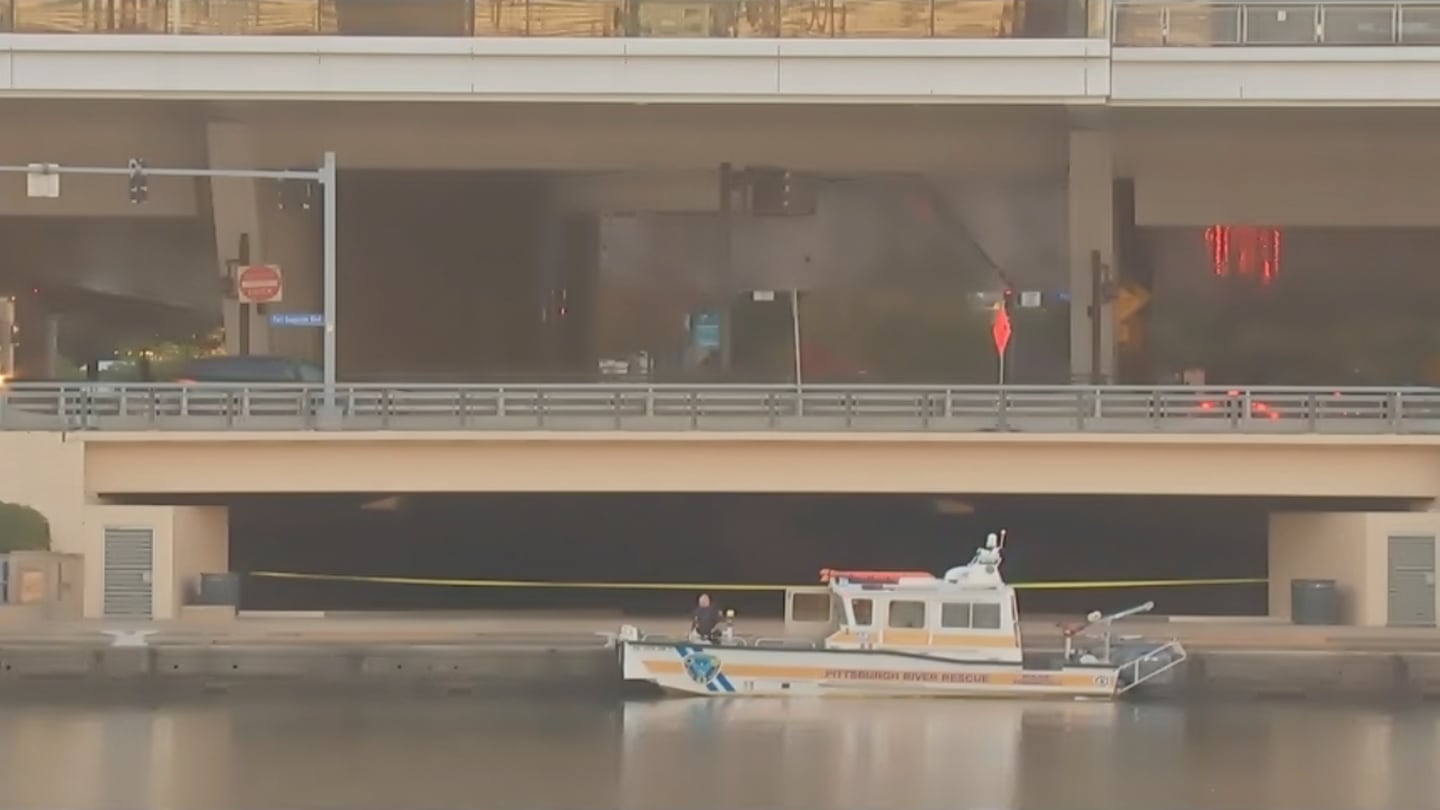 男子尸体在匹兹堡市中心水景中发现，警方展开调查