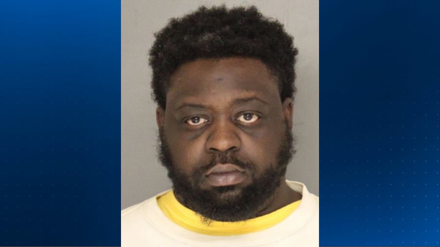 匹兹堡男子被指控，警方称在带有孩子的家中发现毒品