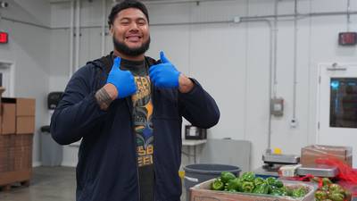 PHOTOS: Steelers rookies volunteer at local food bank 