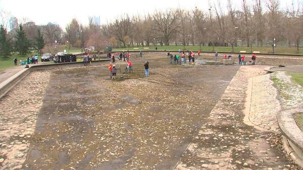 What the muck: Volunteers participate in annual cleanup of Lake Elizabeth on Pittsburgh’s North Side