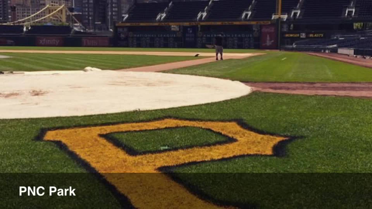 Really special': Andrew McCutchen furthers connection with Clemente family  during pregame meet-and-greet