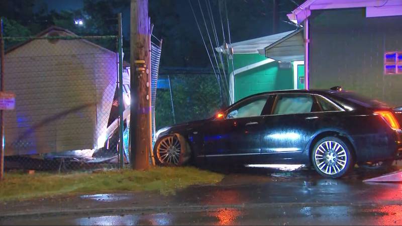 Car Crashes Through Fence Into Shed In Monroeville Wpxi 9171