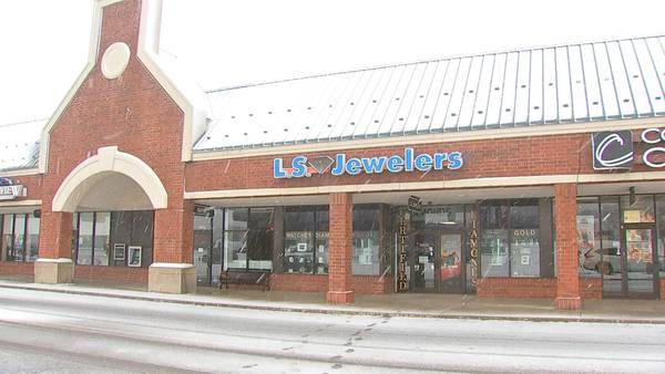 Customers struggling to get jewelry back after local store closes