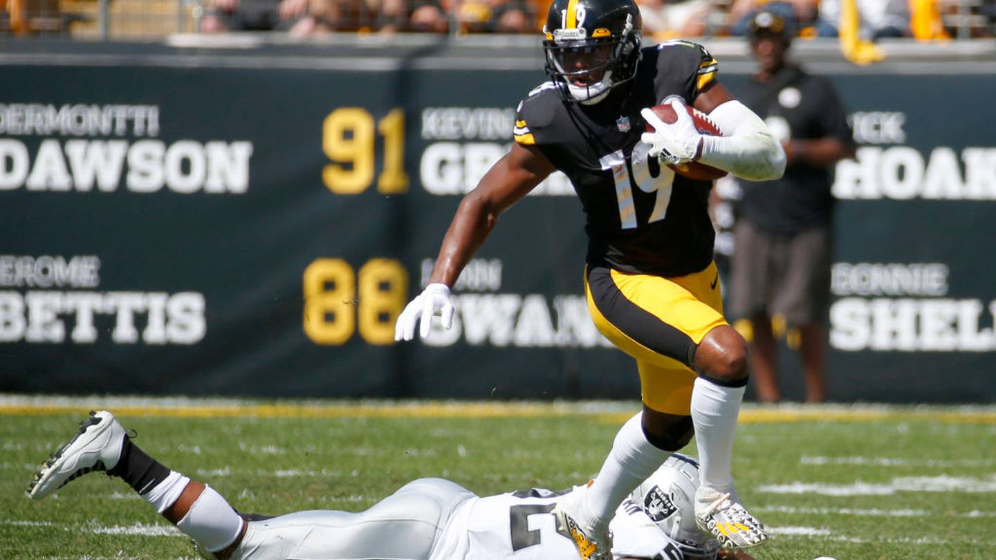 JuJu Smith-Schuster's back in school, wearing his Steelers jersey and pads  