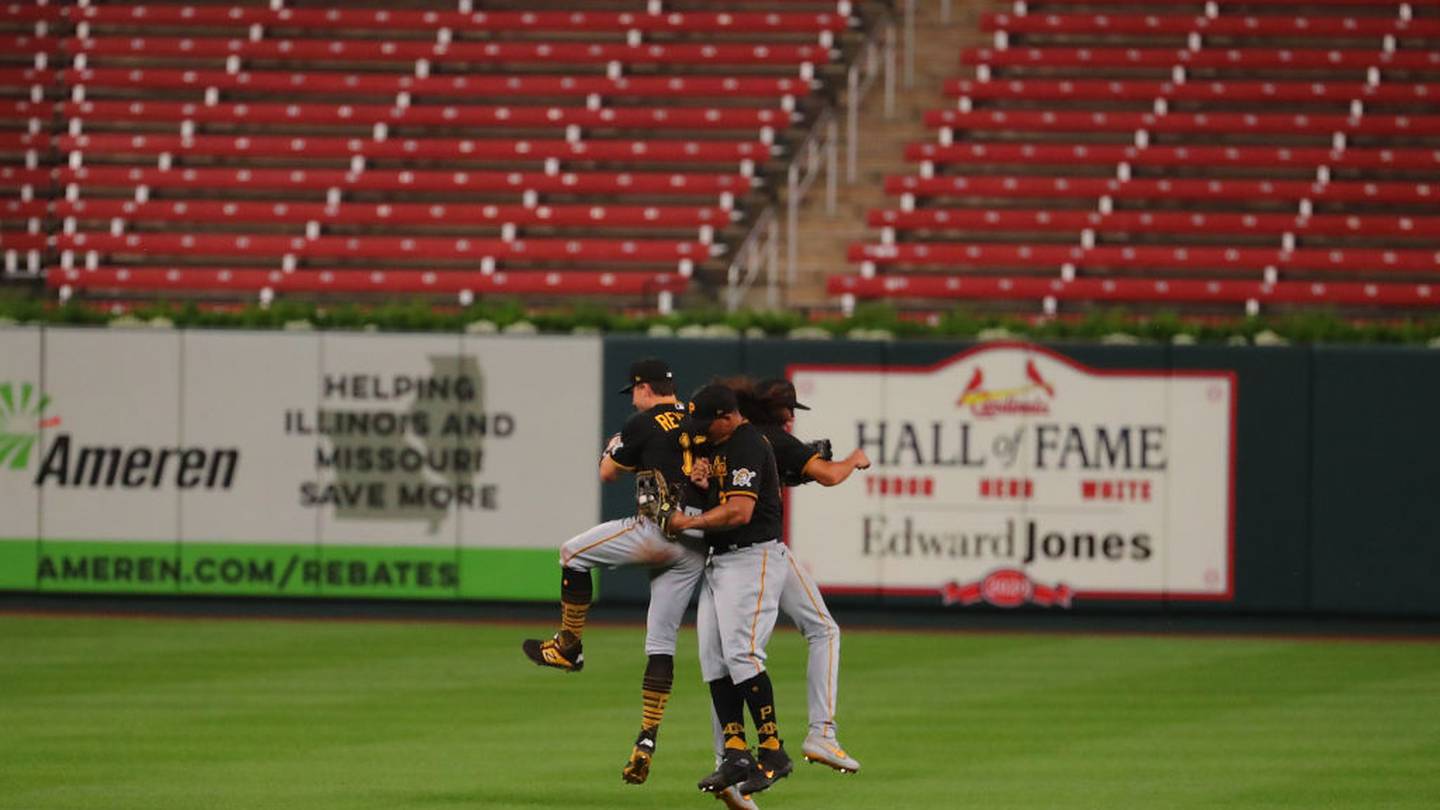 Pirates earn doubleheader sweep over Cardinals