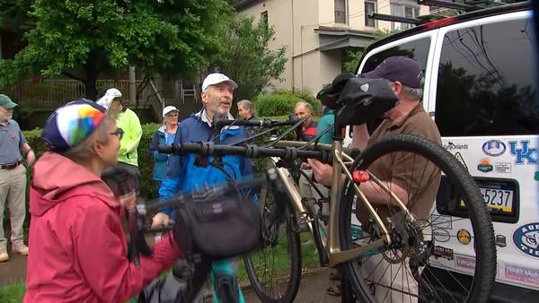 Members of Dor Hadash congregation hold bike ride to raise money for a refugee family