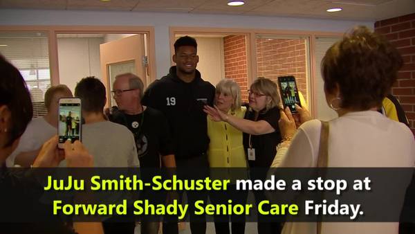 JuJu Smith-Schuster gives back to local seniors