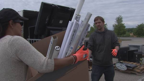 Hundreds of people turn to Pittsburgh-area event collecting hard-to-recycle items