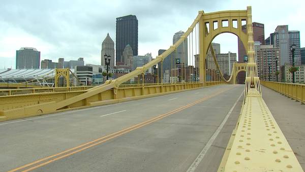 80s Pittsburgh Roberto Clemente Bridge Skyline Run t-shirt Small