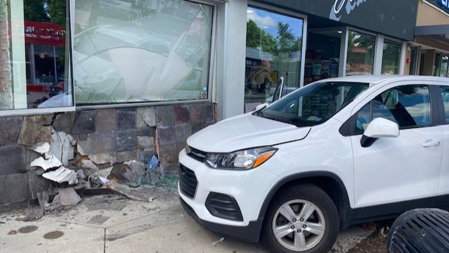 Car crashes into business in Pittsburgh's Squirrel Hill neighborhood ...