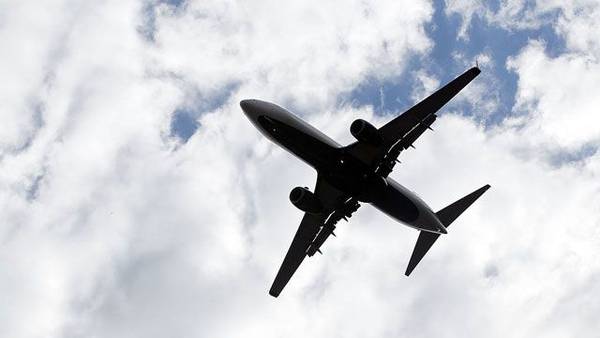 Bipartisan bill would require air quality filters for commercial airplane ventilations systems