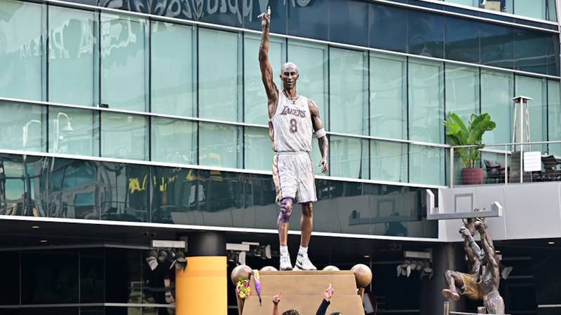 Kobe Bryant statue