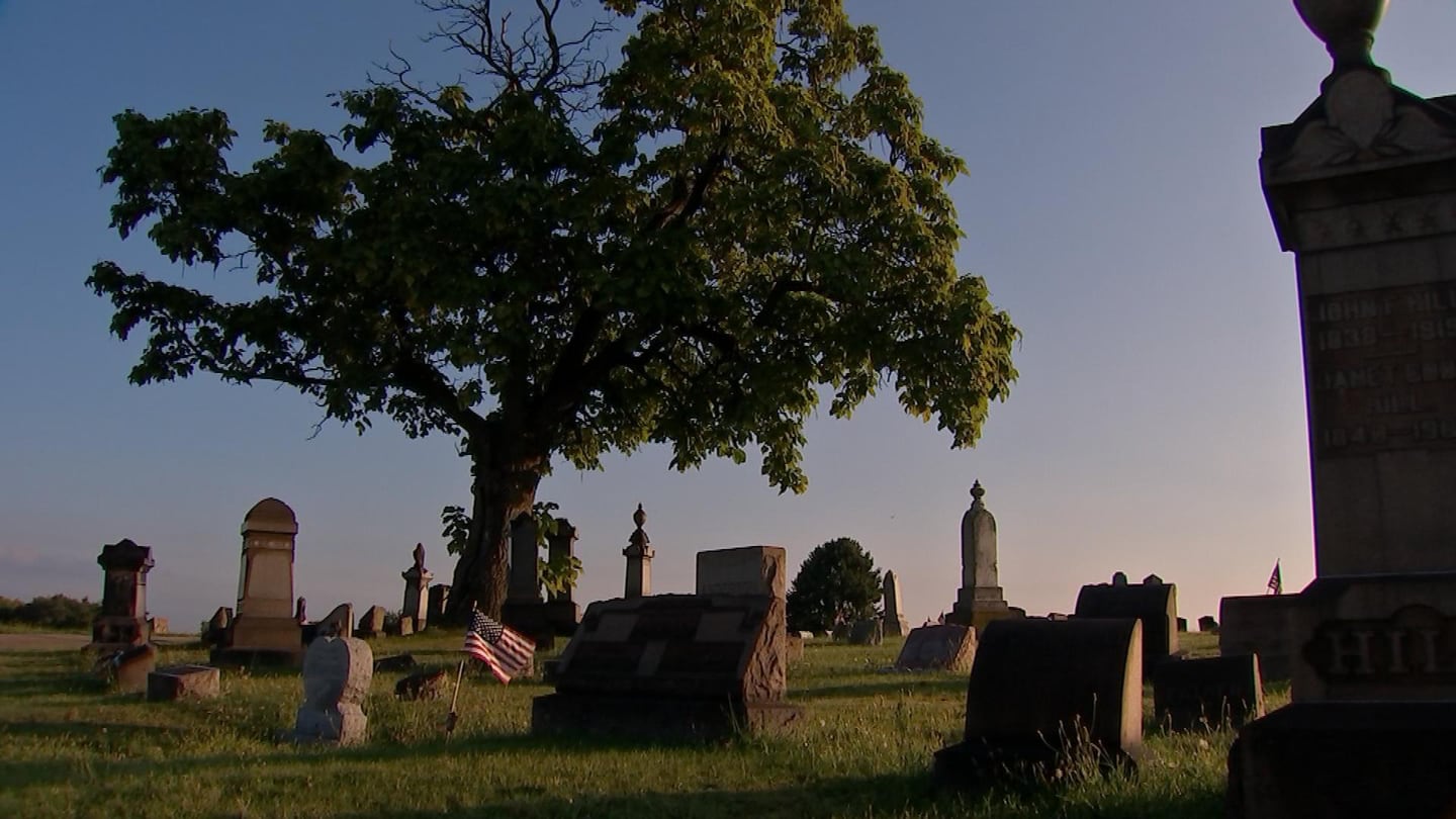 Former baseball all star given proper headstone at Eastern Cemetery