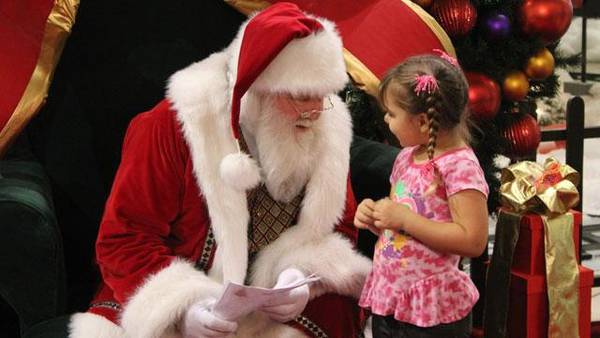 The Waterfront announces hours for family portraits with Santa 