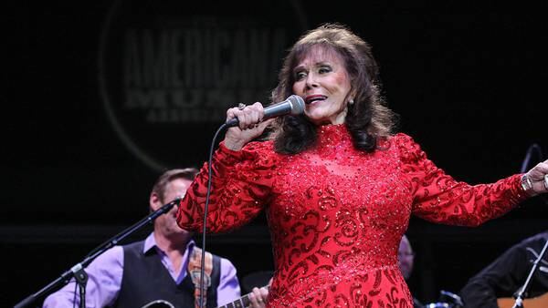 Loretta Lynn, queen of country music and ‘Coal Miner’s Daughter,’ dies at 90
