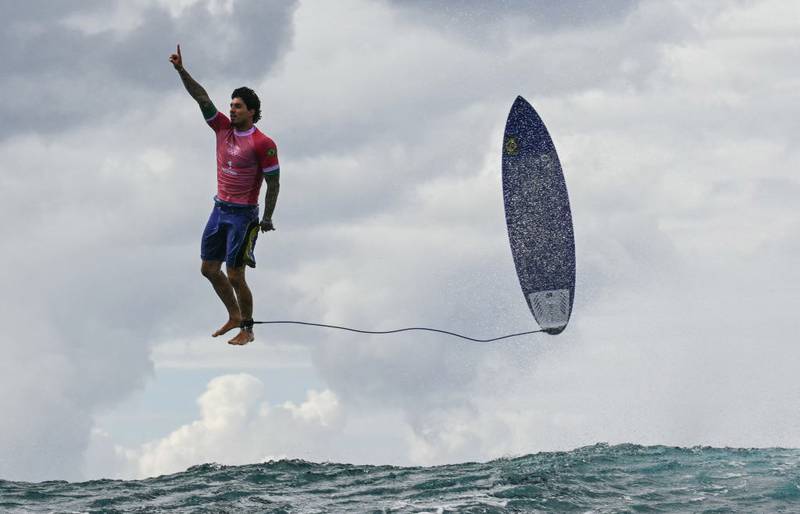 Gabriel Medina surfing