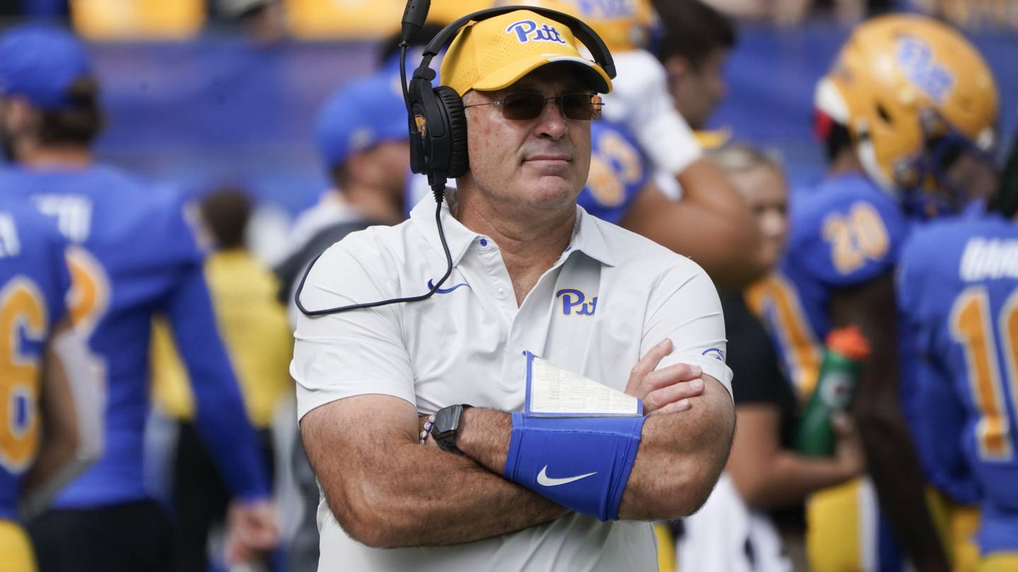 Pat Narduzzi sticking with Phil Jurkovec despite noise from ‘Boo City’
