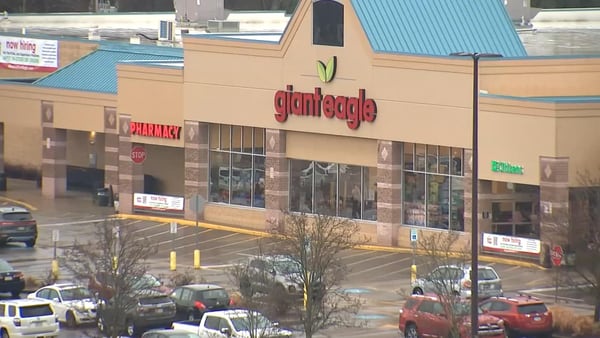 Free water, ice being offered to FirstEnergy customers without power at select Giant Eagle locations