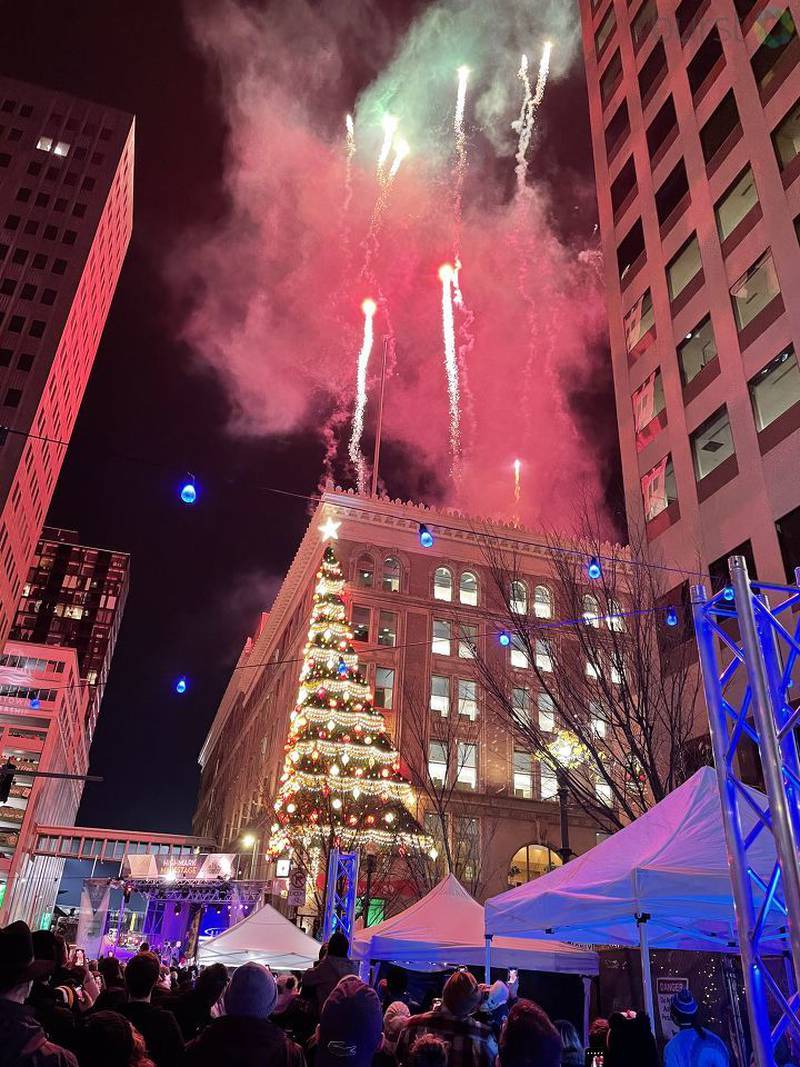 Hit the Lights Pittsburgh's Light Up Night 2021 WPXI