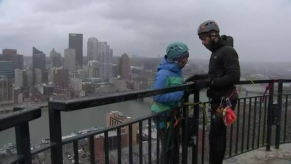 Rock climbers clean up litter while rappelling down Mount Washington