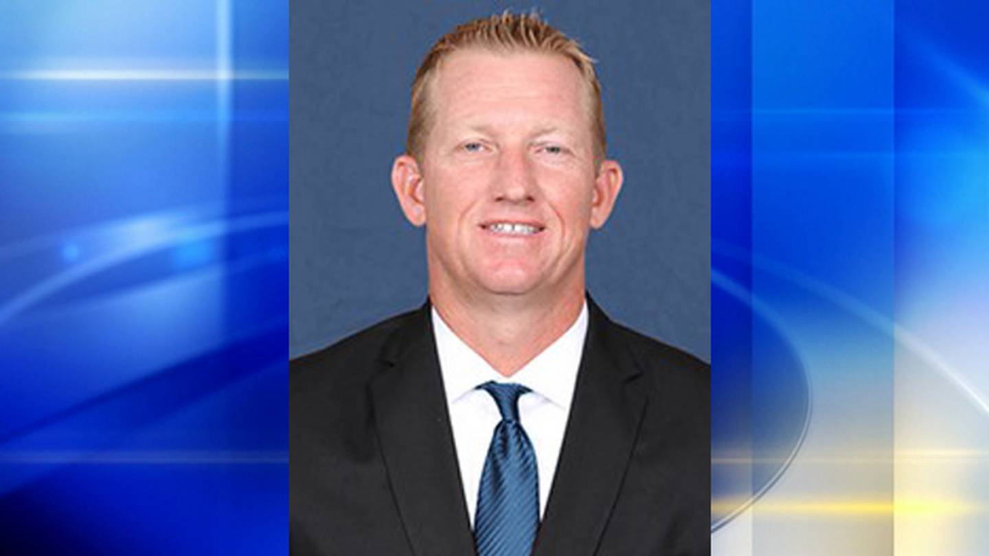 Pitt signs baseball coach Mike Bell to contract through 2027