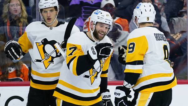 Ten-Guins! Pens win 10th straight, 6-2 over Flyers